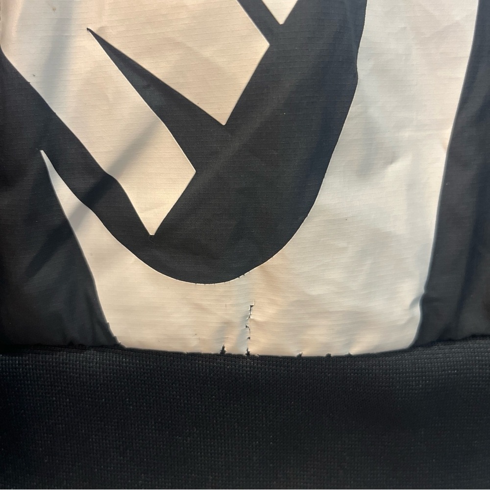 Nike Woman’s Hooded Windbreaker Jacket Colorblock Windrunner Size XL Black White - Picture 11 of 11